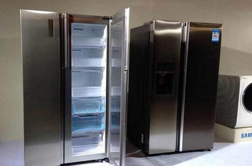 三星品牌的对开门冰箱被曝把手色差很大遭消费者投诉