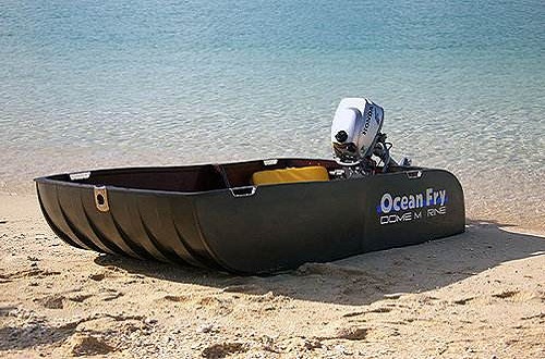 日本基于赛车打造出一款可折叠游艇，称之为变形的超级赛车