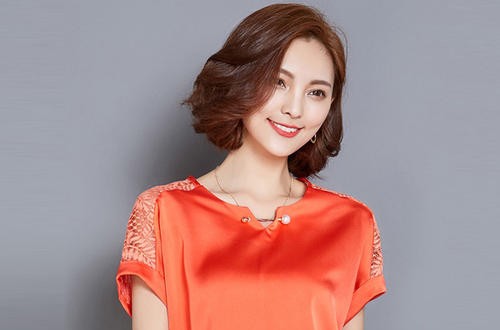 玖姿女装正品：玖姿女装演绎自信优雅