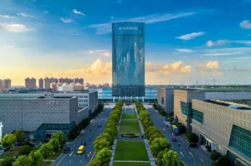 匠心智造、贵在创新，民族品牌波司登彰显中国时尚魅力