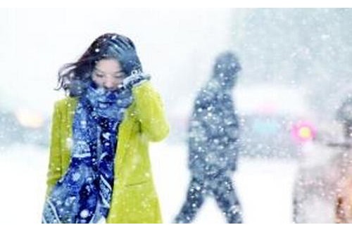 冬天为什么脱发现象会加重原因是什么_脱发该怎么办？