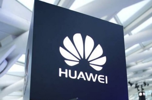 欲戴王冠必承其重，民族品牌华为撑起国产手机这片蓝天不愧为年度荣耀品牌