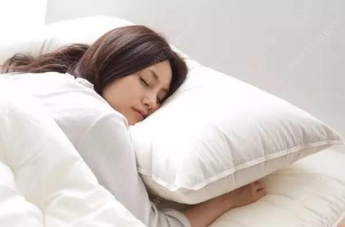 什么枕头好 松塔枕头提升睡眠质量 缓解疲劳
