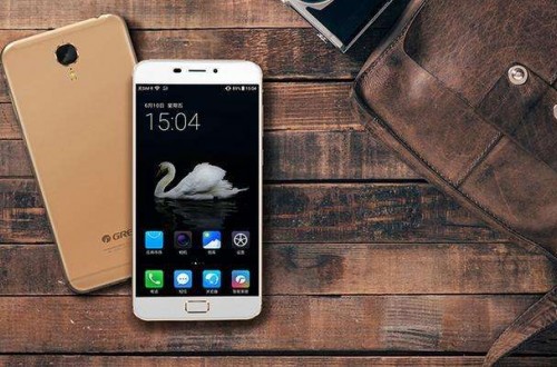 民族品牌格力董明珠赠出几万部格力手机回馈用户，举报奥克斯只为维护国家标准