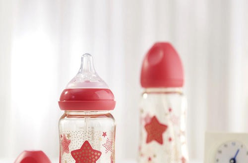 奶瓶什么材质好 日康奶瓶材质全新升级，守护宝宝安全